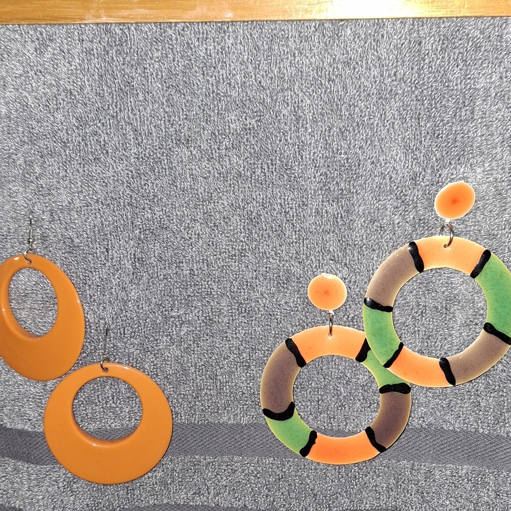 💚$8 Colorful Hoop Earrings Set